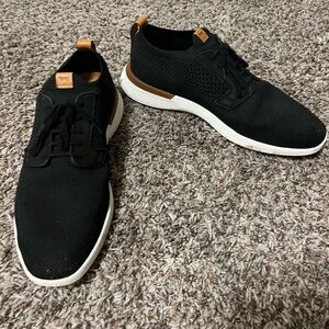 Wolf and Shepherd SwiftKnit Derby Black